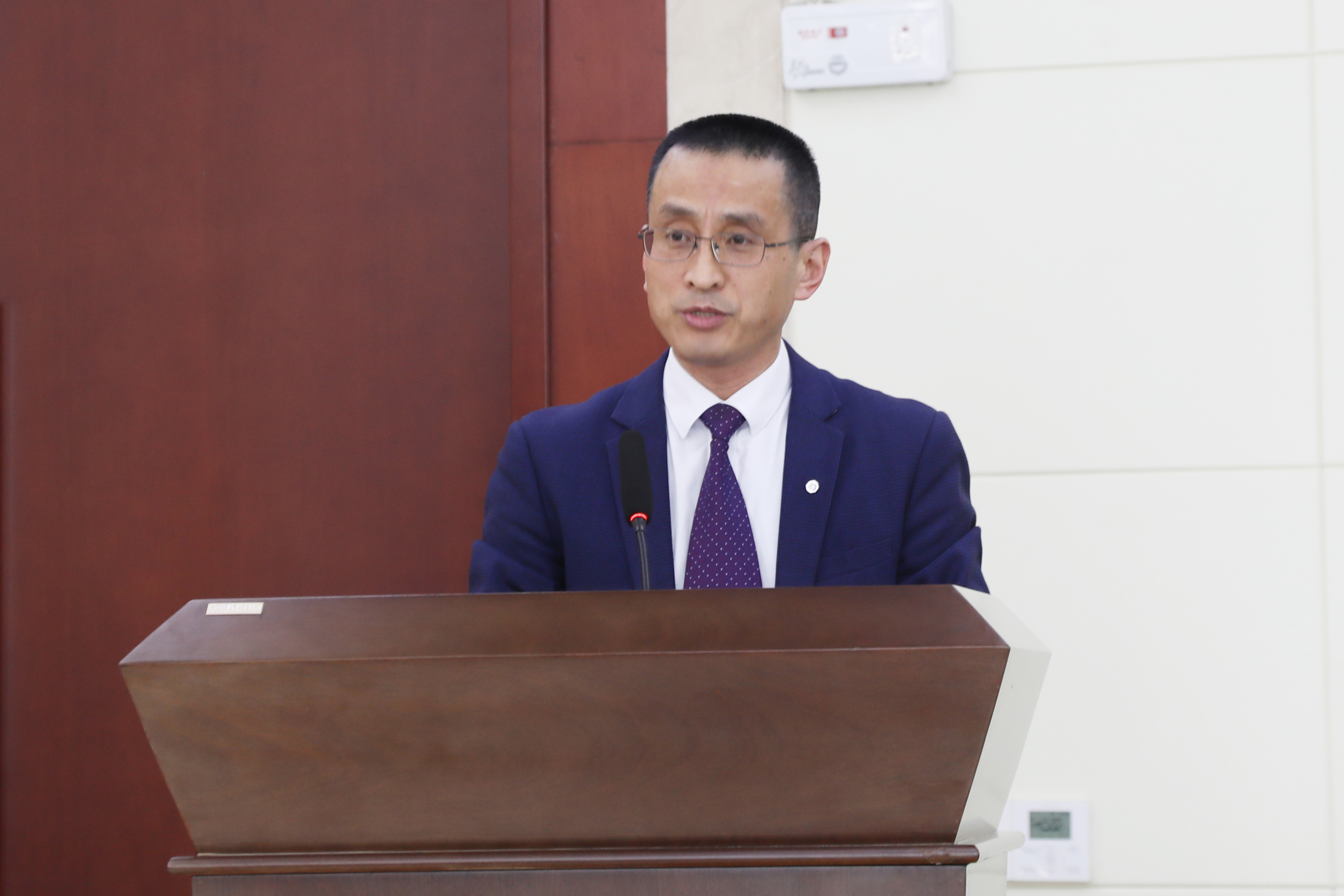 202102061613581612599238694116.jpg 王總作報告.JPG