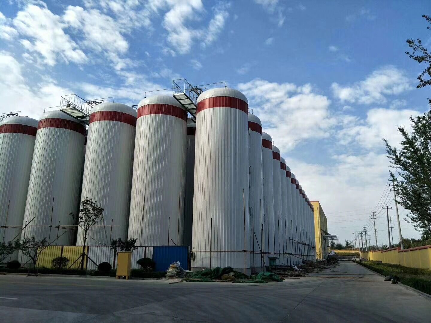 202406261441371719384097805803.jpg 玻璃鋼食品級儲罐2.jpg